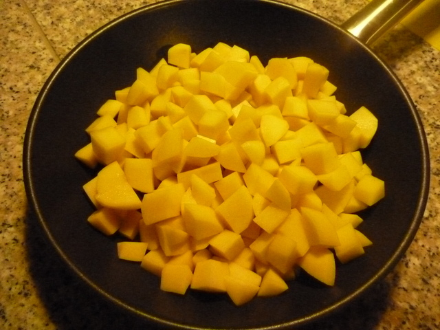 Gewürfelte Kartoffeln in einer Pfanne