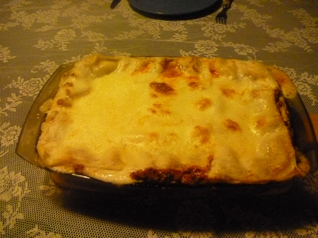 Eine Auflaufform voll mit Lasagne